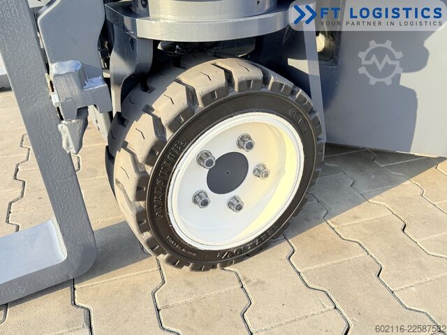 4-way forklift Combilift CB3000 DIESEL TRIPLEX 4900 POSITIONER