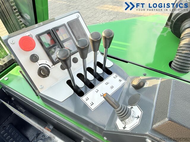 4-way forklift Combilift CB3000 DIESEL TRIPLEX 4900 POSITIONER