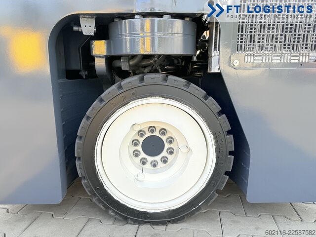 4-way forklift Combilift CB3000 DIESEL TRIPLEX 4900 POSITIONER