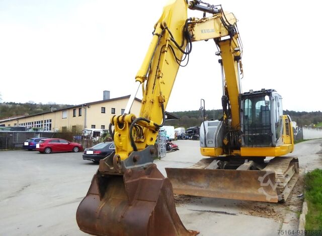 Kettenbagger New Holland E 235 B SR