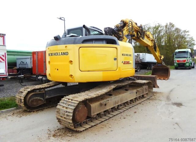 Kettenbagger New Holland E 235 B SR