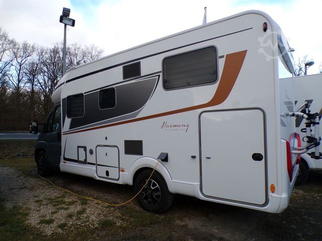 Semi-integrated camper BÜRSTNER Lyseo TD 690 G Isofix, elekt. Hubbett,L-Sitzgr.