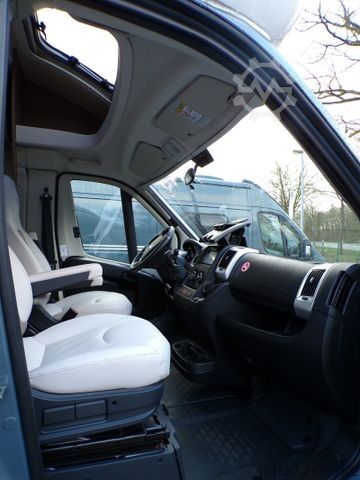 Semi-integrated camper BÜRSTNER Lyseo TD 690 G Isofix, elekt. Hubbett,L-Sitzgr.