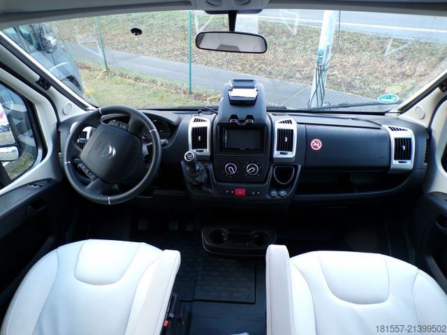 Semi-integrated camper BÜRSTNER Lyseo TD 690 G Isofix, elekt. Hubbett,L-Sitzgr.