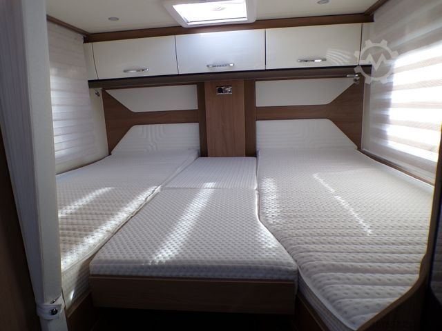 Semi-integrated camper BÜRSTNER Lyseo TD 690 G Isofix, elekt. Hubbett,L-Sitzgr.