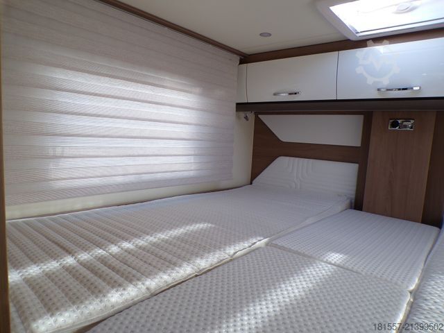 Semi-integrated camper BÜRSTNER Lyseo TD 690 G Isofix, elekt. Hubbett,L-Sitzgr.