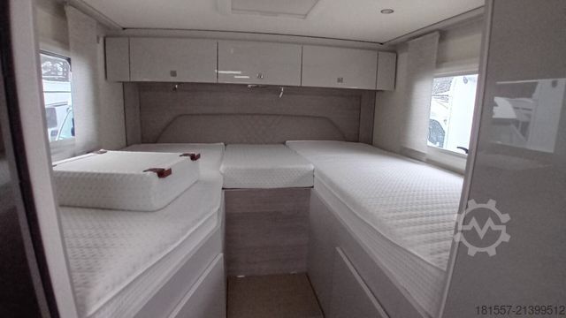 Semi-integrated camper BÜRSTNER Lineo T 690 G