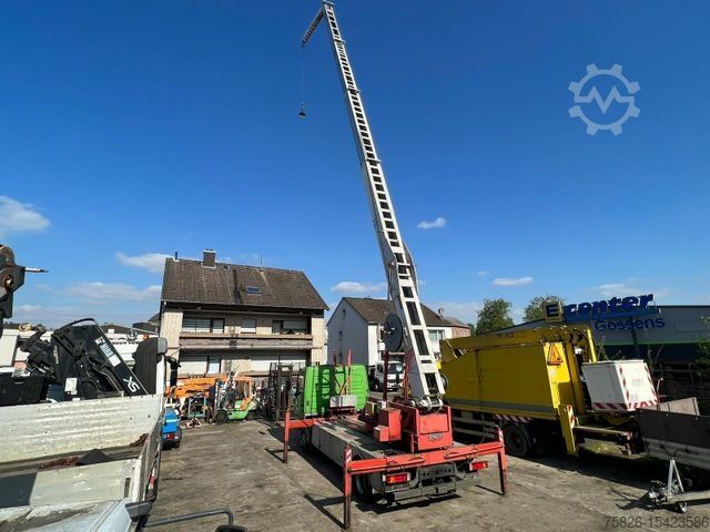 Truck-mounted crane van MERCEDES-BENZ 817 Dachdeckerkran Klaas 28 M Fernbedienung
