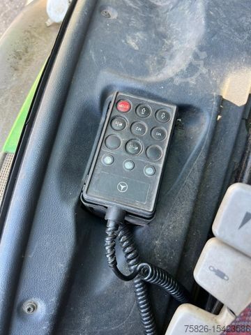 Truck-mounted crane van MERCEDES-BENZ 817 Dachdeckerkran Klaas 28 M Fernbedienung