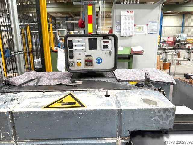 Drahtricht- und Abschneidemaschine WAFIOS R21