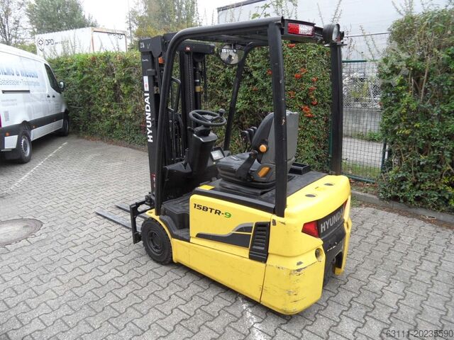 Electric 3-wheel forklift Hyundai 15 BTR-9 - Triplex - wenig Stunden