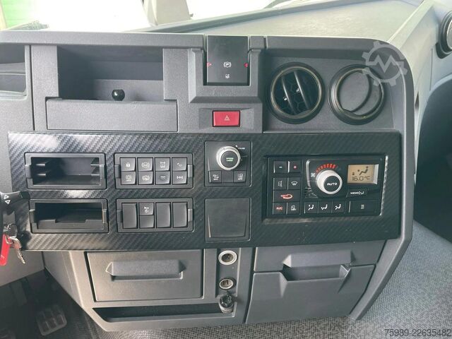 Volume tractor Renault T480 VF611A362MD029904  2X FUEL TANK, PARKING A...