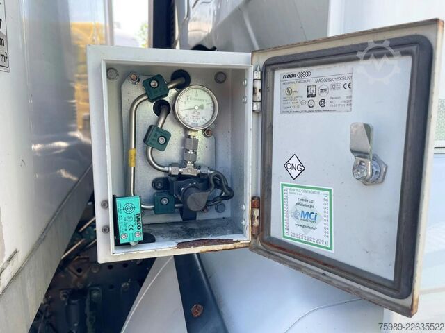 Refrigerated/freezer transport Iveco Stralis 270 CNG! 294094 km!!  9.05 m long body!...