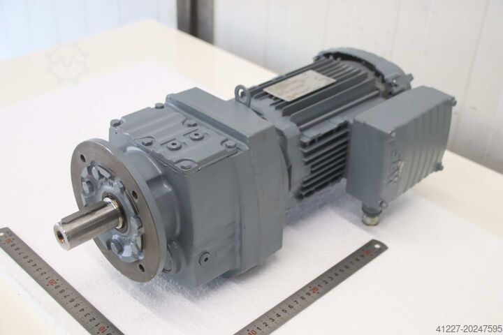 Geared motor 0.75 kW 30 rpm SEW-Eurodrive RF47 DRN80M4/DI/KD1/TF/E18Z