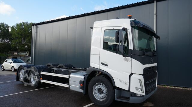 Fahrgestell mit Fahrerhaus Volvo FM 500 6X2 New Chassis truck RHD