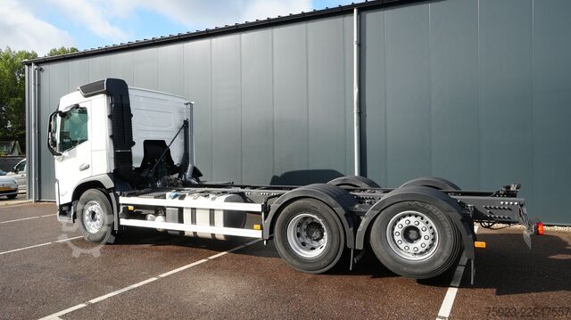 Fahrgestell mit Fahrerhaus Volvo FM 500 6X2 New Chassis truck RHD