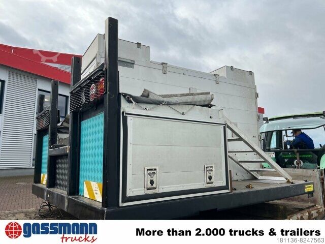 Flatbed truck  Pritschenaufbau mit Staukästen