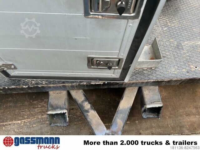 Flatbed truck  Pritschenaufbau mit Staukästen