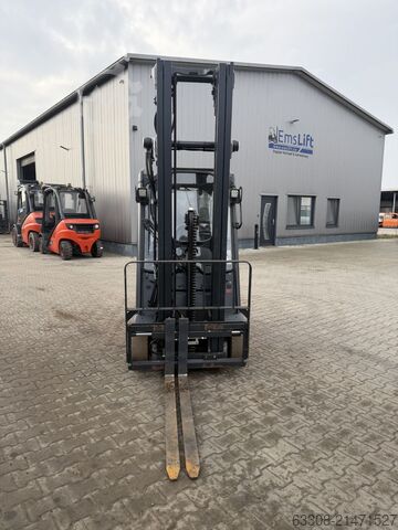 Electric 3-wheel forklift Linde E16L-02