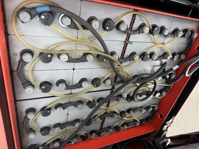 Electric 3-wheel forklift Linde E16L-02