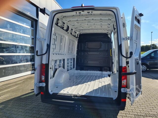 High top van VW Crafter 35 Kasten TDI MR AHK Tempomat KAMERA