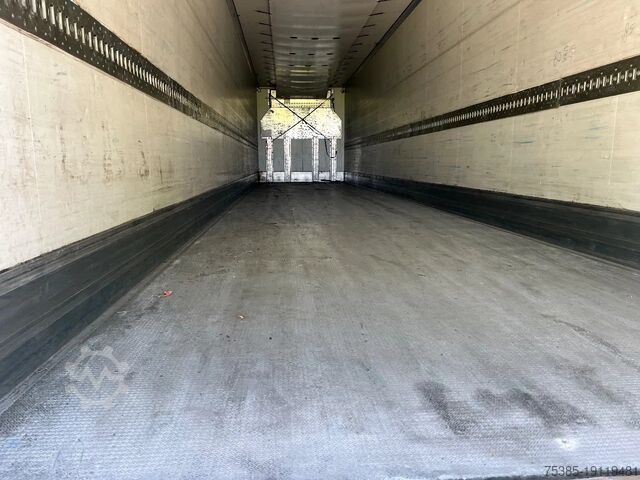 Refrigerated/frozen transport Krone Carrier vector NL trailer 8850 engine hours