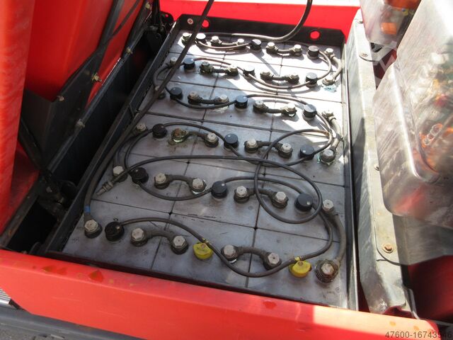 Scheuersaugmaschine Hako Reinigungsmaschine Kehrmaschine B1100 Naßsaugmaschine nur 244 Std