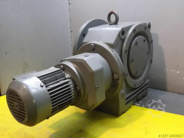 Gear motor 0.37 kW 0.49 rpm SEW-EURODRIVE SF82R62DT71D-4