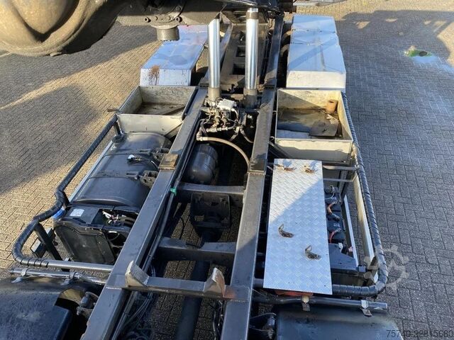 Hakenarmsystem Volvo FM 370 + Euro 5 + Palfinger Z-Q170 Crane + 30to...
