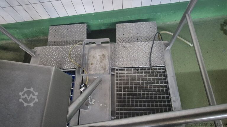 Pass-through hygiene sluice  