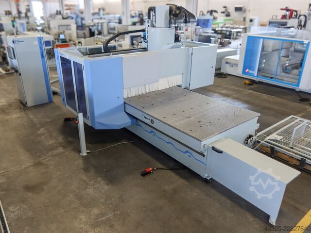 Bearbeitungszentrum mit Nestingtisch HOMAG BMG 311/33/F/R