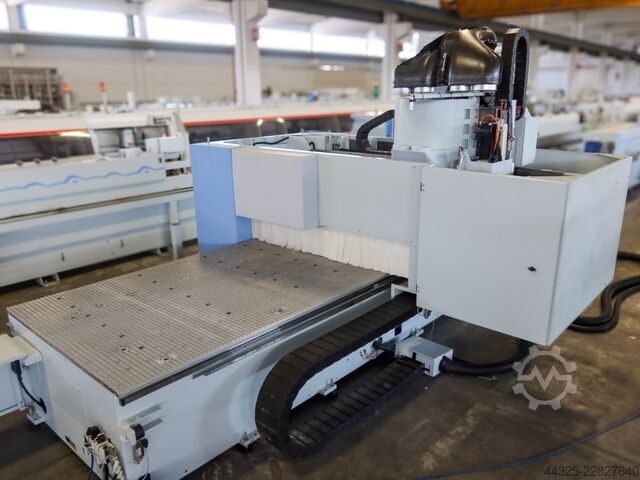 Bearbeitungszentrum mit Nestingtisch HOMAG BMG 311/33/F/R