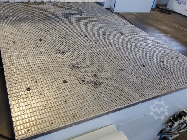 Bearbeitungszentrum mit Nestingtisch HOMAG BMG 311/33/F/R