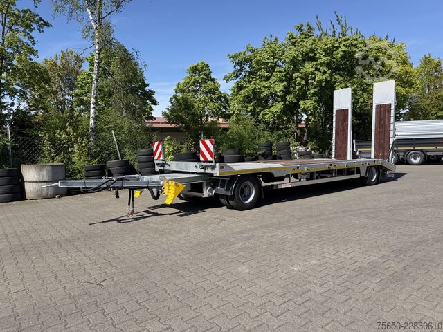 Low loader trailer Möslein T2 Plato 8,20  2 Achs Tieflader mit gerader Ladefläche 8,20 m, Neufahrzeug