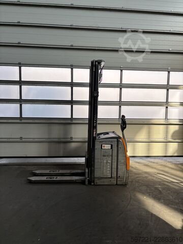Pallet Stackers Still EXV 14