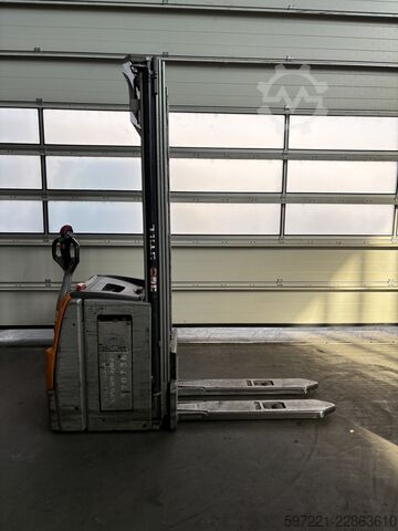 Pallet Stackers Still EXV 14