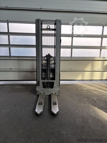Pallet Stackers Still EXV 14