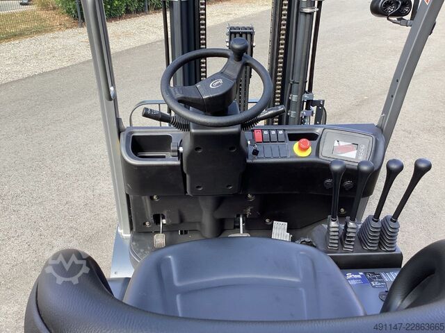 Electric 4-wheel forklift Baoli KBE18 Li G1