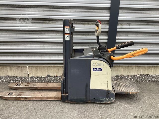 Electric Pallet Truck Crown DT3040