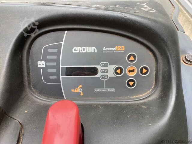 Electric Pallet Truck Crown DT3040