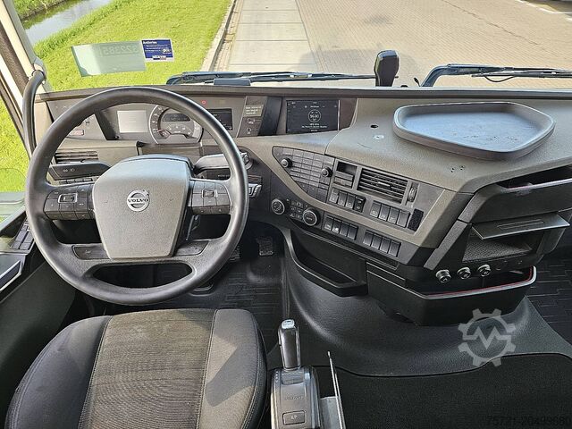 Standard-SZM VOLVO FH 500 6X2 STEERED PTO+HYDR