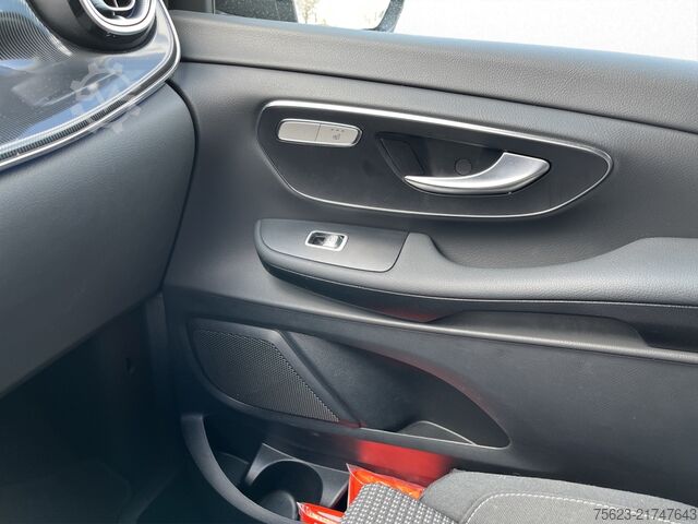 Minibus Mercedes-Benz V 220 d STYLE LED AHK Lenkradh. Distr.