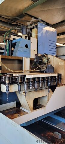 Machining center Mazak VTC 200 B  