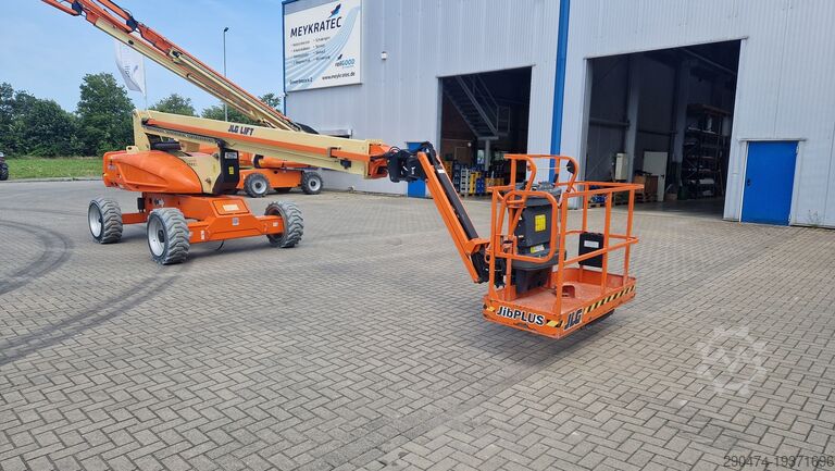 Articulated telescopic platform JLG 660SJ