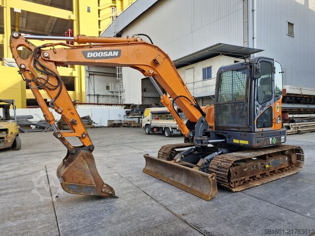 Crawler excavator DOOSAN DX80R