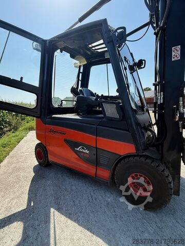 Forklift Linde E25