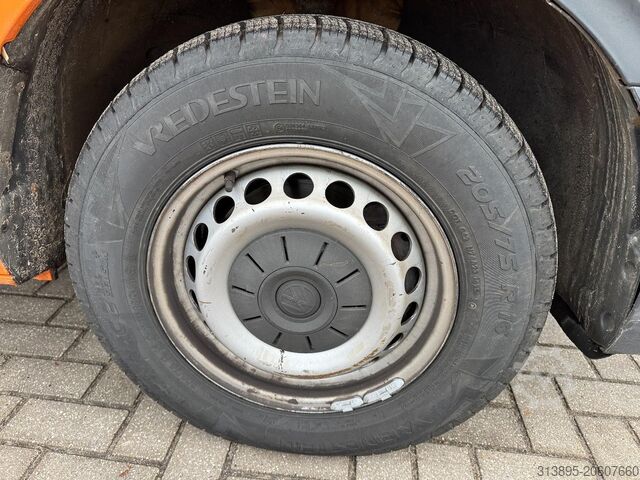 Flatbed with crane Volkswagen Crafter, DOKA, 7-Personen, HIAB T-CLX 009-2, Kr...