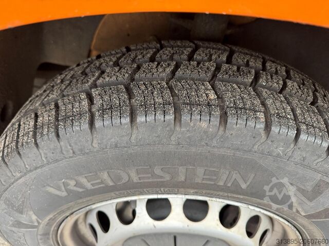 Flatbed with crane Volkswagen Crafter, DOKA, 7-Personen, HIAB T-CLX 009-2, Kr...