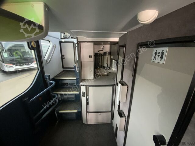 Double decker Neoplan Skyliner L