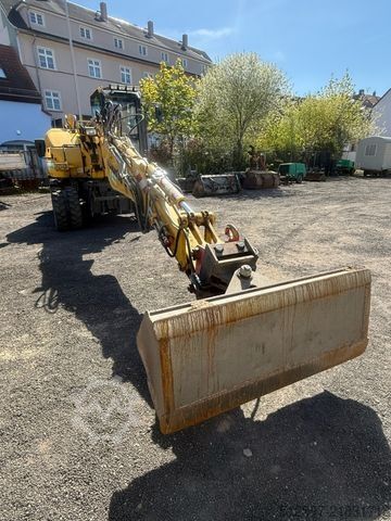 Mobile excavator KOMATSU PW 98 MR-10 / gepflegt / 1600 Bh / inkl. GRL+TL